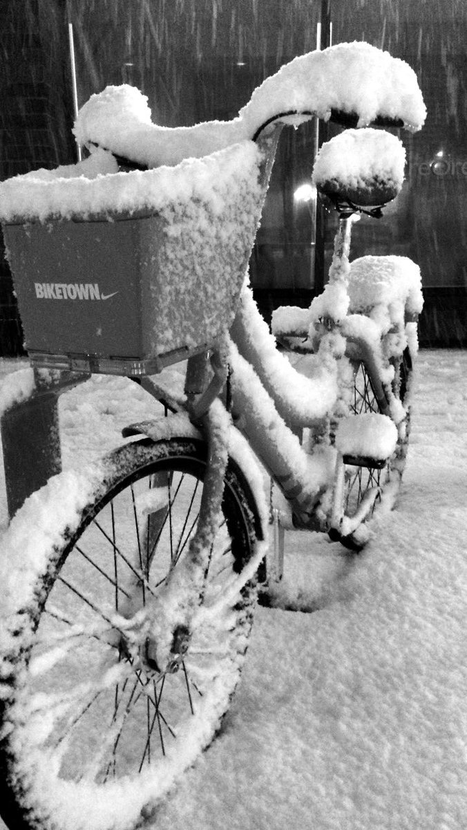 shgbikram's tweet photo. Snowpocalypse #biketownpdx @BIKETOWNpdx https://t.co/5a0q3qkD0x