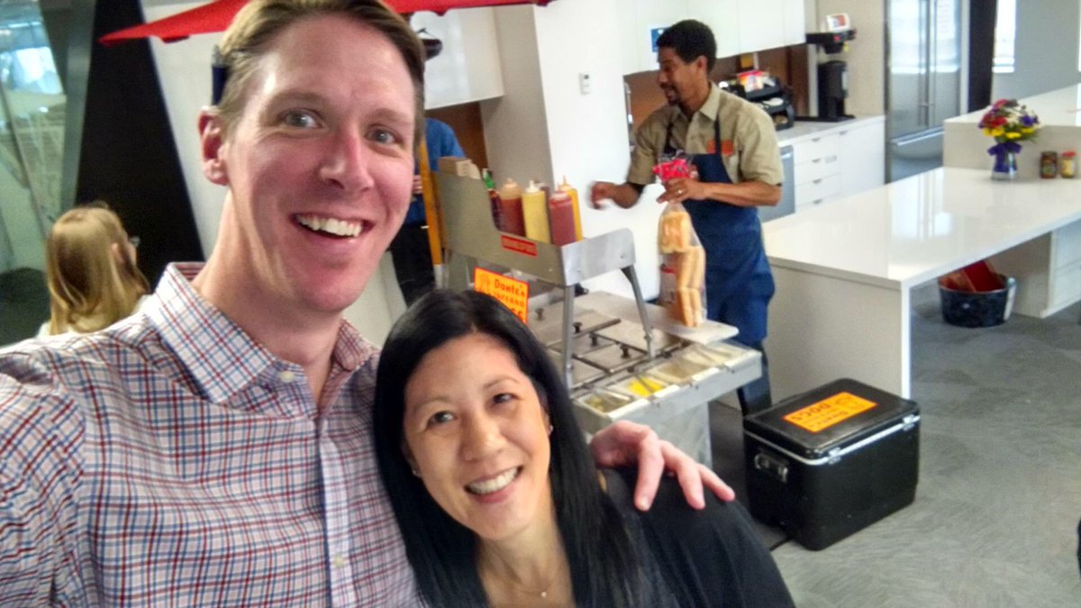 marjorieschang's tweet photo. RT @UnivMechanical: Thanks for helping us celebrate 2017, @HoffmanCorp #Seattle ! @danteinfernodog @_brooks42 https://t.co/HJ0WshdV9e