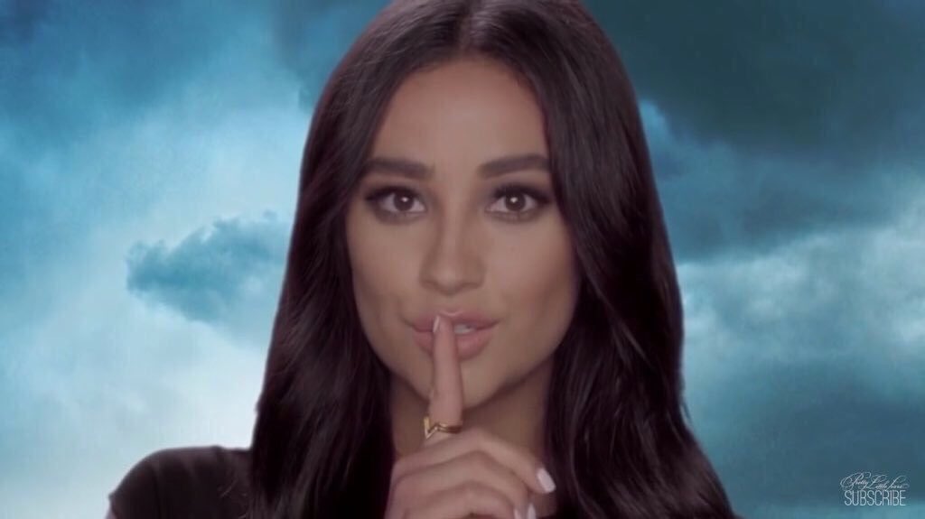 townsofrosewood's tweet photo. #PLLMemoryLane #PLLSHH ❤ @AshBenzo @shaymitch @SleepintheGardn @lucyhale @PLLTVSeries @daliaganz https://t.co/ooVyjXzZRr