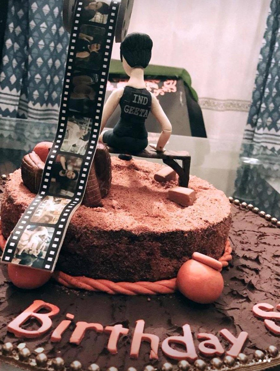 ZoomTV's tweet image. Here's how Geeta aka @fattysanashaikh celebrated her birthday!🌟