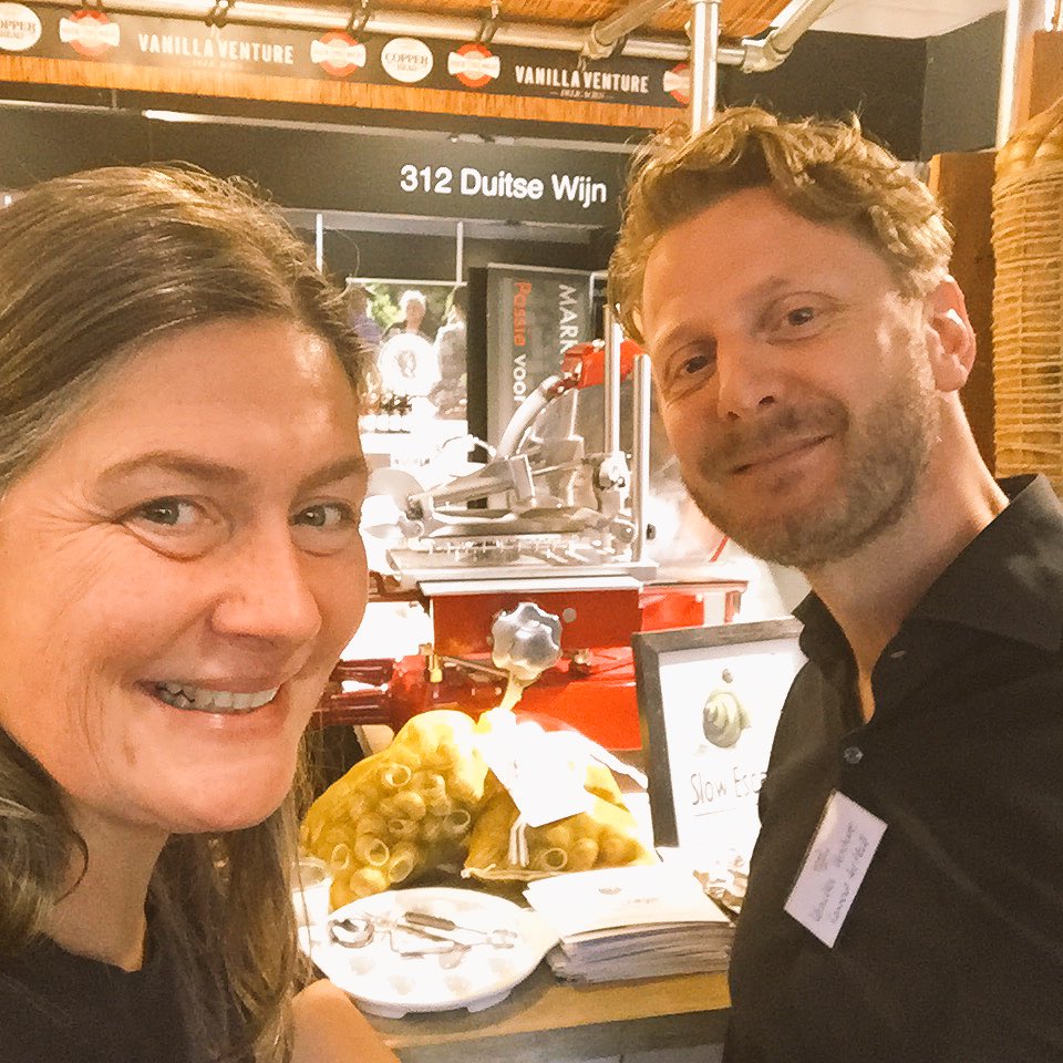 ff een slakje happen bij <a href="/LennardterHall/">Slow Escargots</a> op de #WineProfessional
én ik nam een kilootje mee naar huis voor #receptontwikkeling #nieuwboek