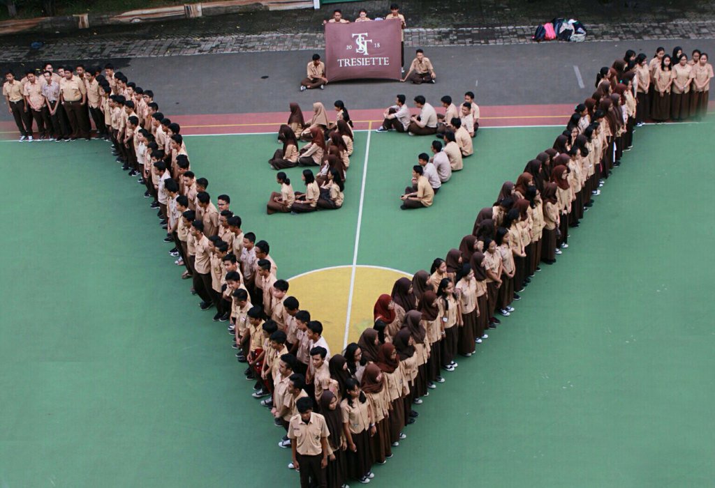 adikputri_R's tweet photo. #PhotoFormation #GOODDAYRASATRESIETTE @GoodDayID https://t.co/hCLx7QEkLj