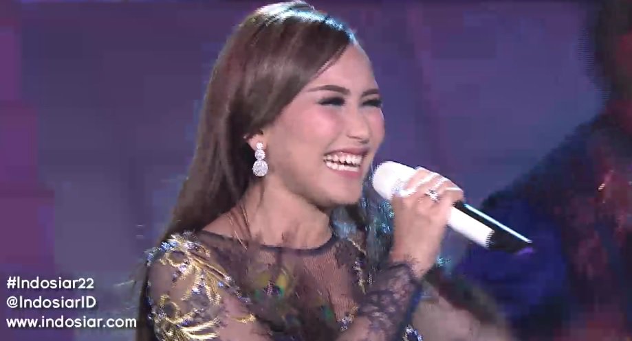 Indosiar's tweet photo. Cintamu sambalado dari @aytingnew92 menjadi lagu pembuka kemeriahan #Indosiar22 https://t.co/KBxN3TIEG8