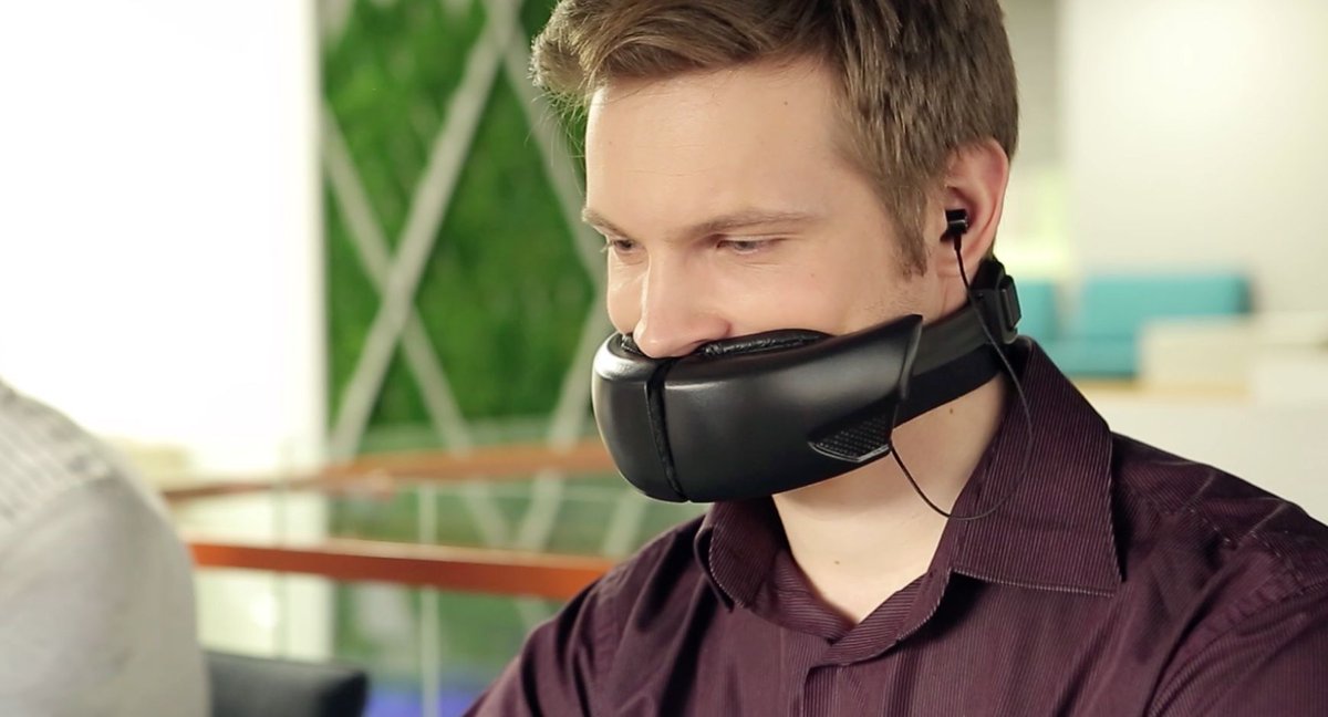 Gizmodo's tweet photo. Are you excited for our glorious technological future? Fave if yes, RT if hell yes https://t.co/Y7zjnAaDvb