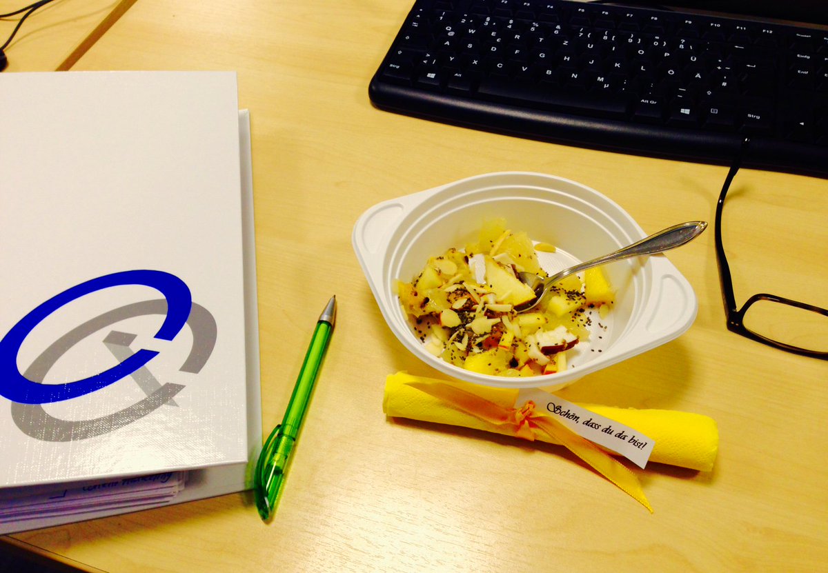 Mittagspause in der #LVQ : heute hat Eva Brainfood für die #smmlvq1216 in die Räume von <a href="/LVQ_Bildung/">LVQ.de</a> geliefert. Danke <a href="/Tweeteve13/">Eva Arndt</a>