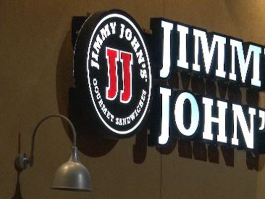 ValerieVining's tweet image. The employees play jump rope with what ????? Coming up 6:30am @realtalk995 @AunieLindenberg @mattmurphyshow