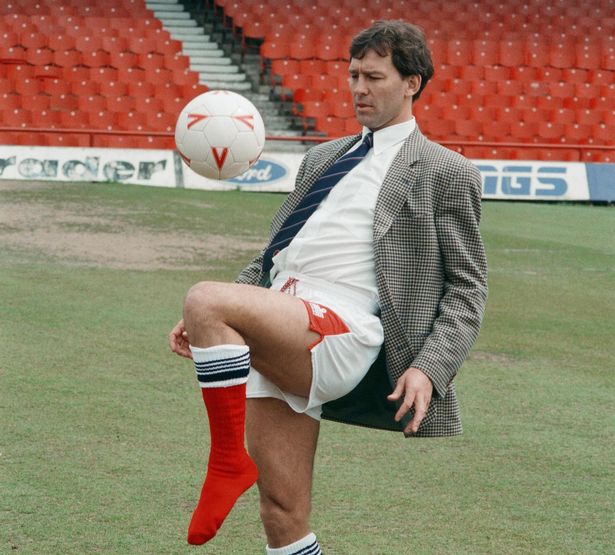 Happy 60th birthday to Man United and England legend Bryan Robson. Dress code for the party? Smart casual. 