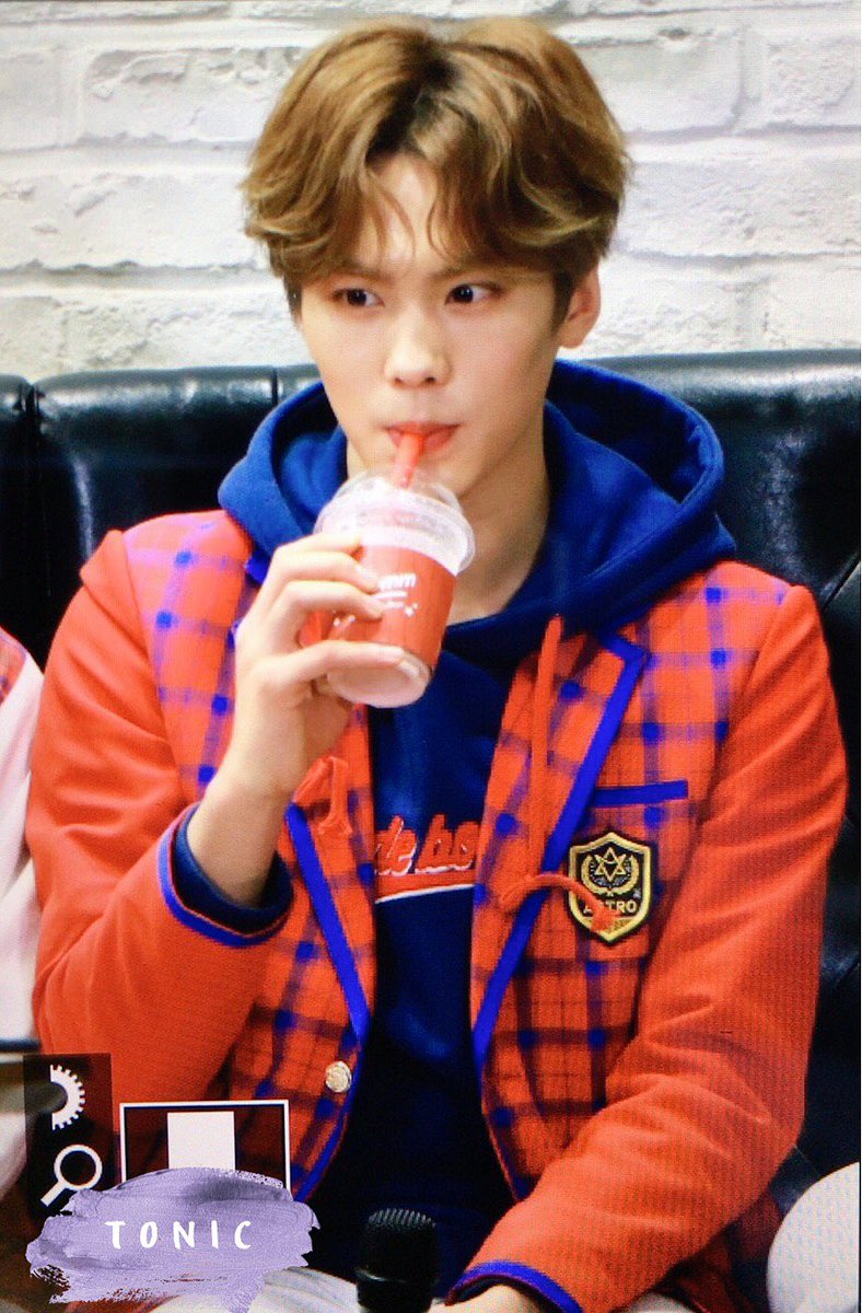 ROCKY_990225_'s tweet photo. [PRE]170111 클럽 캐백수 오픈마이크 ::

#아스트로 #라키 #ASTRO #ROCKY #박민혁 #고백 @offclASTRO

미녁이 식혜 안먹어여~~😆😍 https://t.co/BXEhIN4lJd