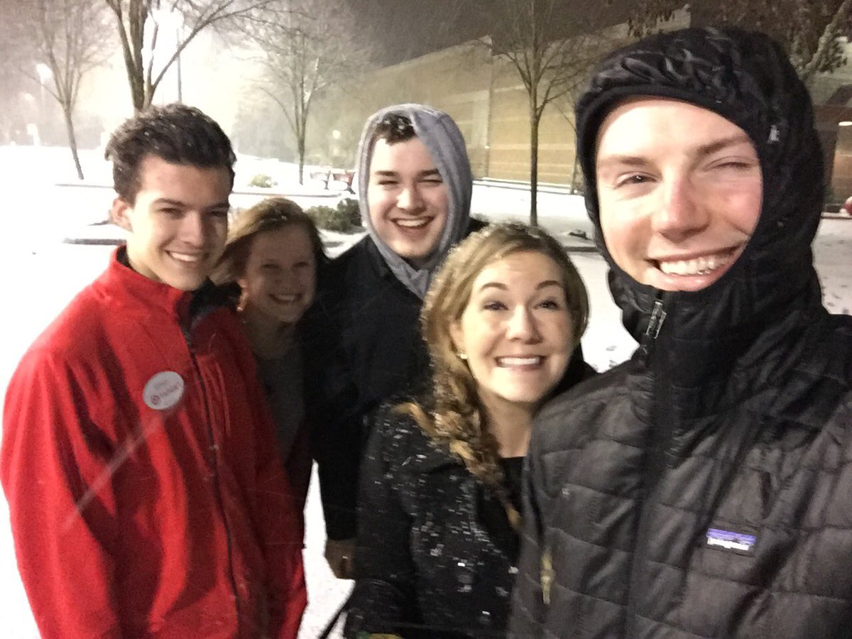 cmacTGT's tweet photo. Closing crew using #DepthToFill to replenish 1847 with fresh snow so guests can ski into some New Years wellness deals!! βοΈβοΈπͺπΌβ· https://t.co/lhfbvXIbUc