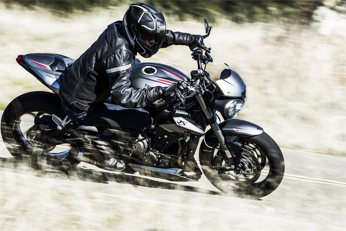 de_moto's tweet photo. #Nueva @UKTriumph #StreetTriple #Triumph2017 más #ligera y más #potente #street #triple #demoto Via: @motosnet Link: https://t.co/r01Xjv9Gx4 https://t.co/WMEywGjYL6