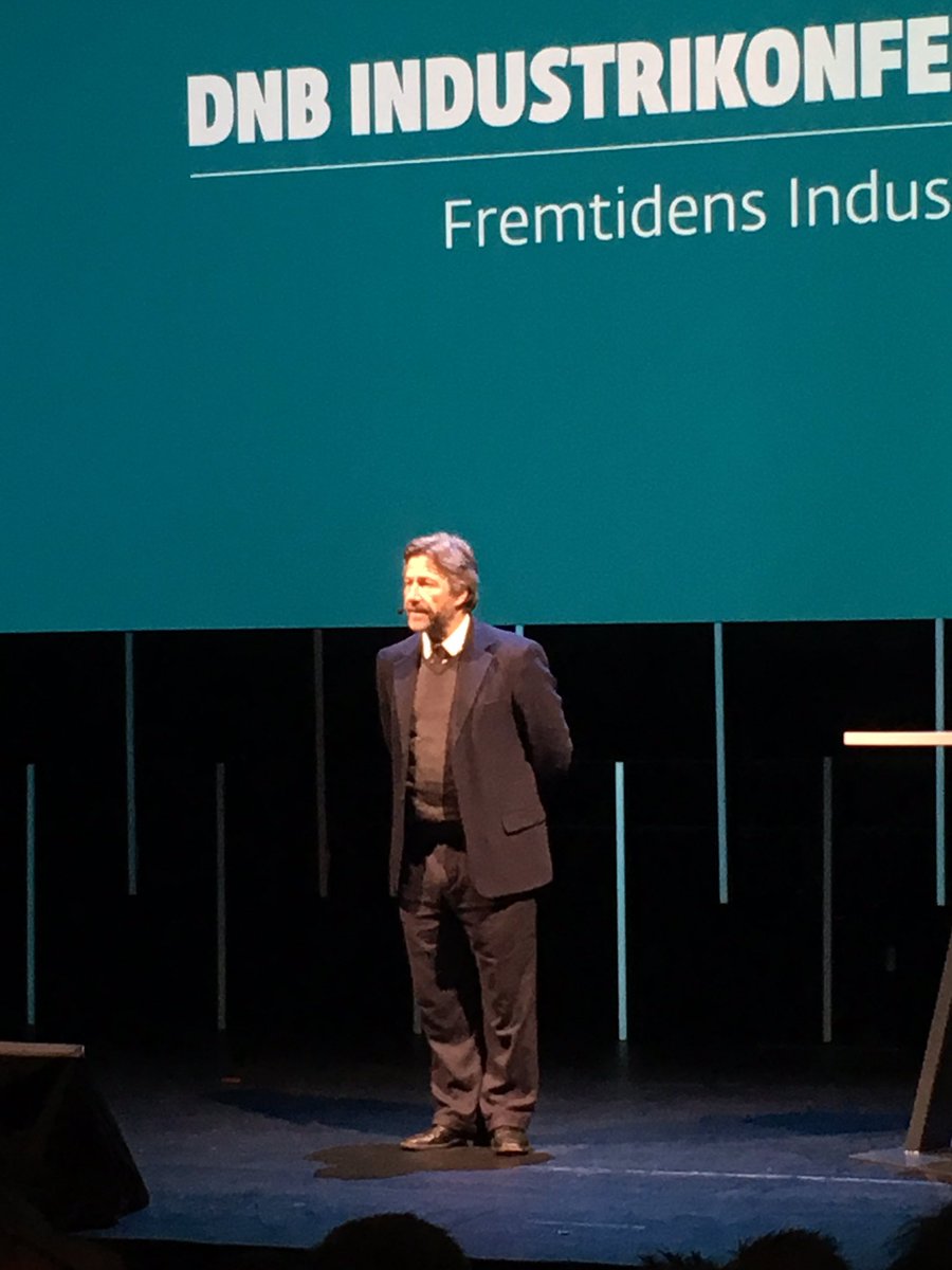 Staales1's tweet photo. En administrerende direktør fra 1960 har tatt turen til operaen for å snakke om ledelse på #dnbindustri i dag. Morsomt! https://t.co/PN0wEfsCyB