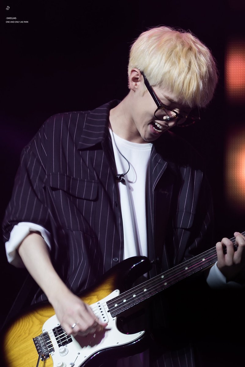 SWEG_JAE's tweet photo. HQ 161210 

I   w a i t   🎸

DAY6 FM in Singapore 
🔗https://t.co/vdb4IsfG29
#제이 #데이식스 #Jae #DAY6 #DAY6inSG https://t.co/7w0sUK1KXt