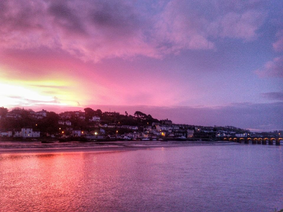 GreatDevonDays's tweet photo. Another super sunrise photo from yesterday morning over @Bideford_Devon - enjoy a January break @VisitDevon https://t.co/fFX2E6Zi3B