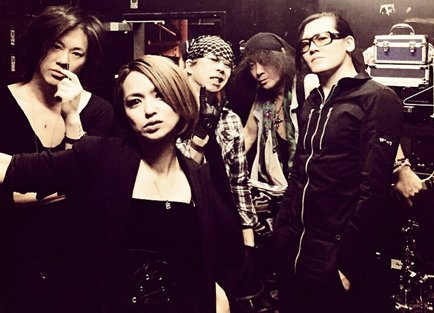 松田樹利亜 Julia Mazda 柏でのライブ直前写真 もう一枚どうぞっ 松田樹利亜 横関敦 鈴木慎一郎 村井研次郎 酒井愁 柏thumbup