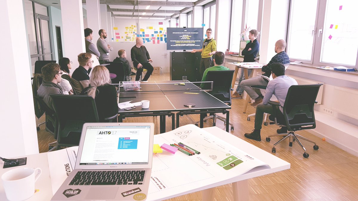 Pilotoidaan FutuMunchenissa #Ahto17 liiketoiminta-aihetta. Vähän pääsee iteroimaan vielä. <a href="/futurice/">Futurice</a> <a href="/Tekes/">Anli Goldsmith</a> ahto17.fi