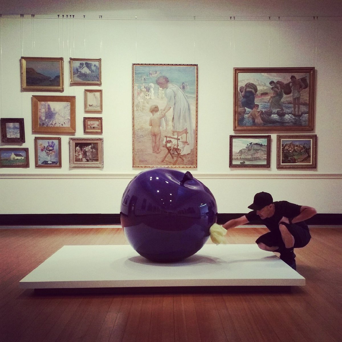 Michael Doolan polishes his sculpture 'Witches Apple' ahead of his exh opening this weekend, Castlemaine Art Museum. Opens to public 15 Jan