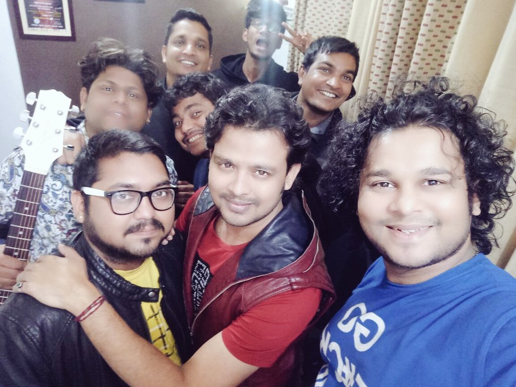 kotharigaurav16's tweet photo. Had a wonderful shoot with #singer @RajaHasanSagar coming up with #Bollywood #coversong presents By my team #Garibproduction https://t.co/PVf4R9nKPU