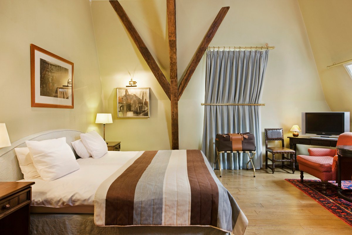 MRelais's tweet image. !WEDSTRIJD! Wil jij dit bed met je geliefde delen op Valentijn? Volg de Facebook link: facebook.com/MartinsRelais/… #brugge #hotel