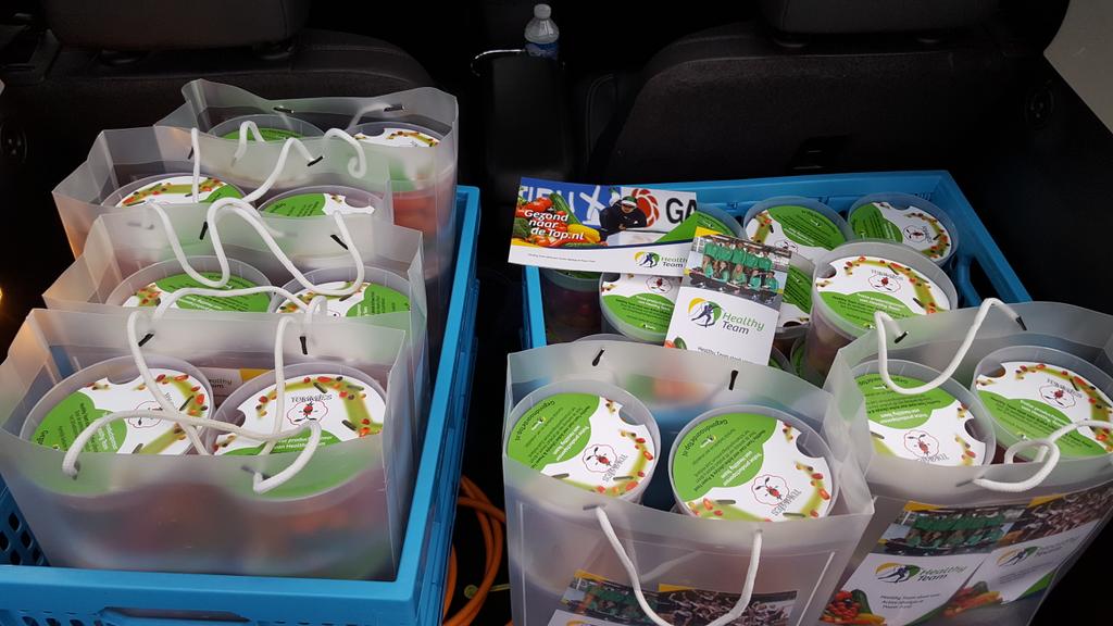 Weer een mooie dag om onze vrienden te trakteren op onze gezonde  <a href="/Snoeptomaatjes/">Tommies</a> Snackgroenten.  <a href="/gezondnaardetop/">Arnold van der Poel</a> ook met.<a href="/SchaatstalentZH/">OpleidingsteamRTCzw</a>