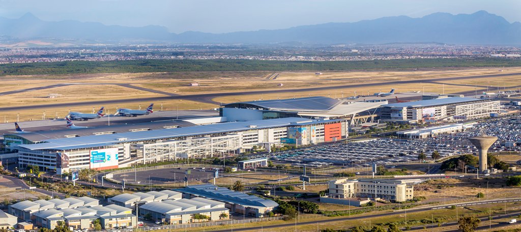 WesternCapeGov's tweet photo. ✈ 10 million passengers for @capetownint in 2016 - a milestone achievment! https://t.co/QJscz3LV4n @Wesgro @CityofCT @alanwinde https://t.co/jhvoGAae6c
