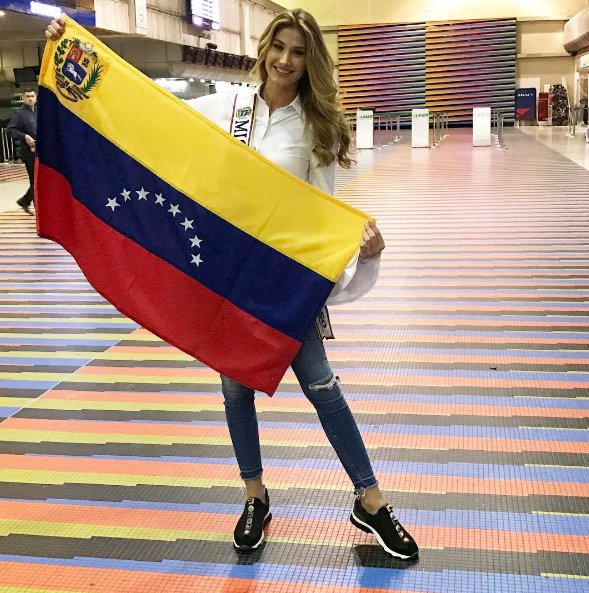 MissV_LARA's tweet photo. @MariamHabach Rumbo a Filipinas.  #MissUniverso2016👑👑 https://t.co/8zYaxYBH1G