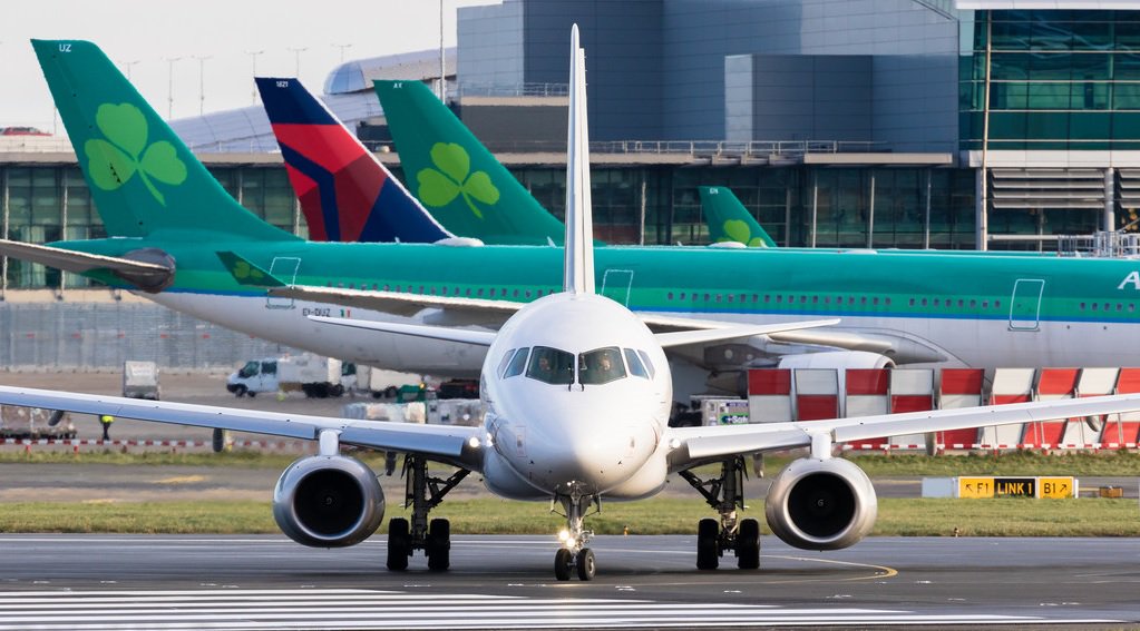 It is easy to guess where this picture was shot, isn't it?
#superjet100 #SSJ100 #aircraft #scac #sukhoi #avia #aviation #суперджет #авиация