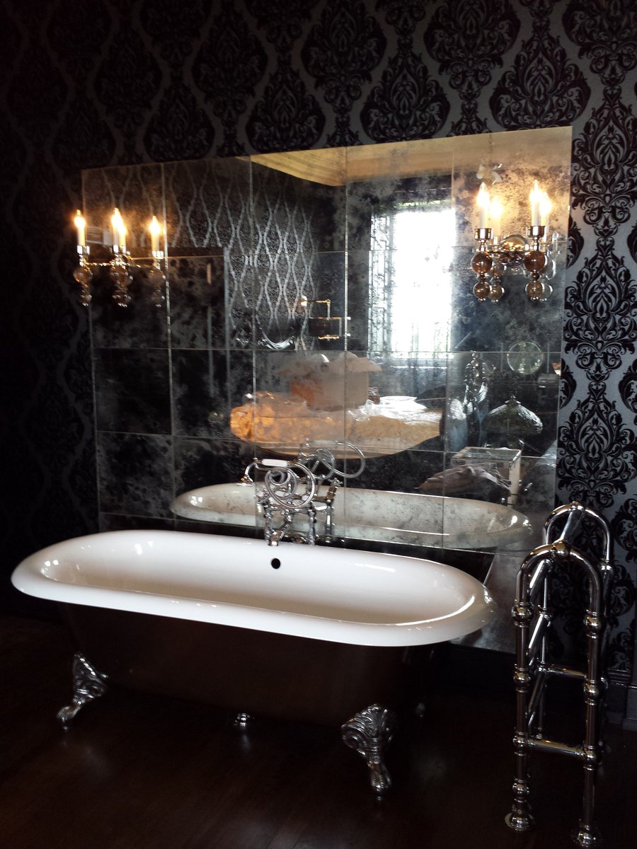 SaligoDesign's tweet photo. A tweet treat smorgasbord of hand finished Vintage antiqued mirror projects for your eyes only #saligodesign #interiors #glassart #mirrors https://t.co/cMjgjJGcRv