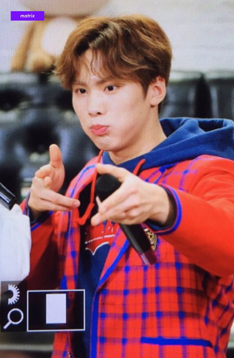 Rocky_Matrix's tweet photo. 170111 #아스트로 #라키 #ASTRO #ROCKY 
@offclASTRO 박신아..라깨비...총 맞았다..T_T https://t.co/6UTyYWW5mM