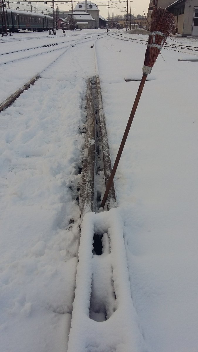 sbbhistoric's tweet photo. Eisenbahnercurling #olten #winter https://t.co/Tu61kYTXsY