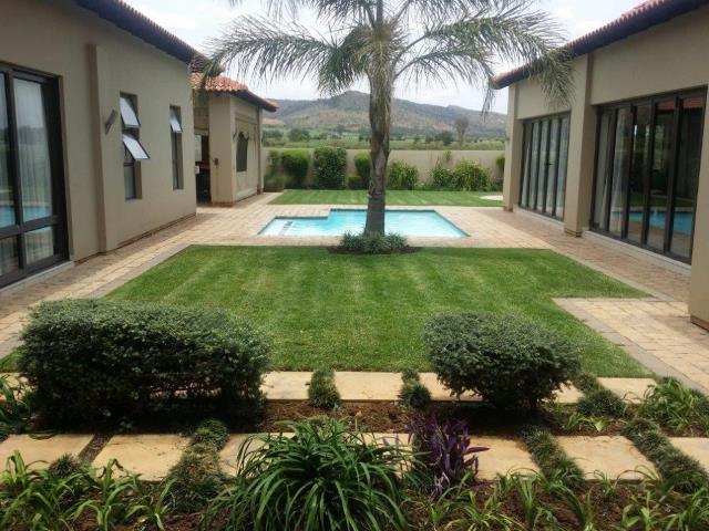Neo_Estates's tweet photo. Stunning 4 bedroom house for sale at R5 450 000 in #TheIslandEstates, #Hartbeespoort. Info: https://t.co/xja6HelU2u #home #property #house https://t.co/CH319ApcPK