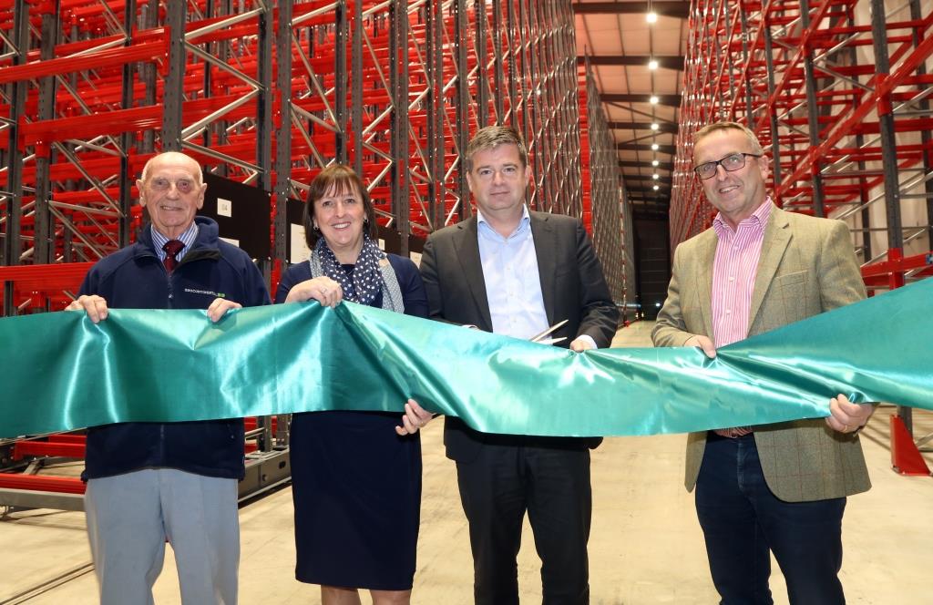 ArlaFoodsUK's tweet image. The new storage and maturation home for much of Arla's cheese can hold 32K tonnes of cheese goo.gl/ch3YwC #grocontinental