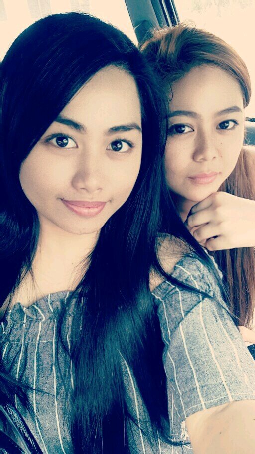 GraceAlace95's tweet photo. Day out w/ the cous #snapchatfilter https://t.co/HMyDwKRbVK