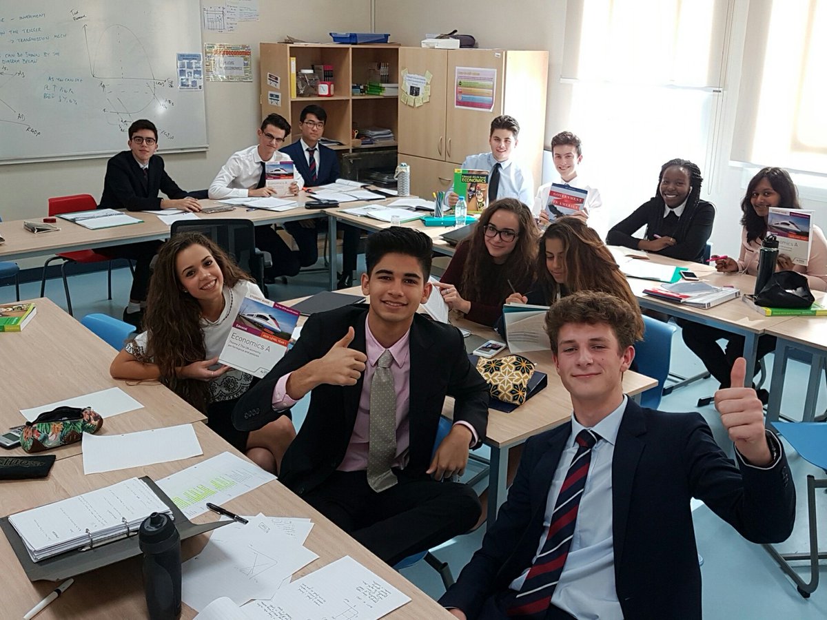 A great revision session with the Yr12 Economists 🔥🔥🔥 #lit  #BCADsixthform