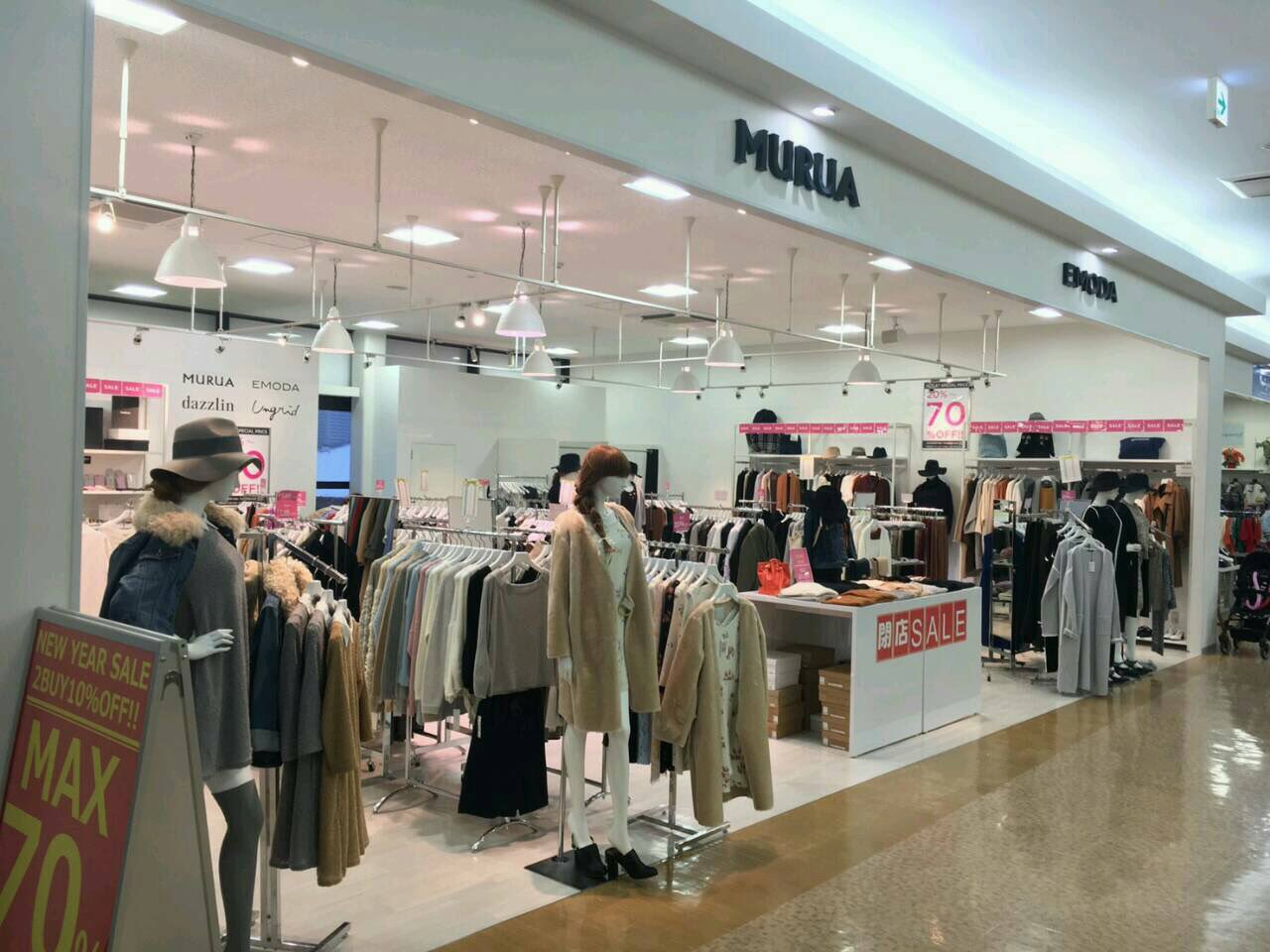 ギノガルフ Ar Twitter 昨日ご紹介した Roomy S Outlet沖縄アウトレットモールあしびなー店 Murua Emoda 沖縄アウトレットモールあしびなー店 現在 Close Saleを開催中です どちらも1 29まで Roomysは今後はサンエー那覇メインプレイス店をご利用下さいm M