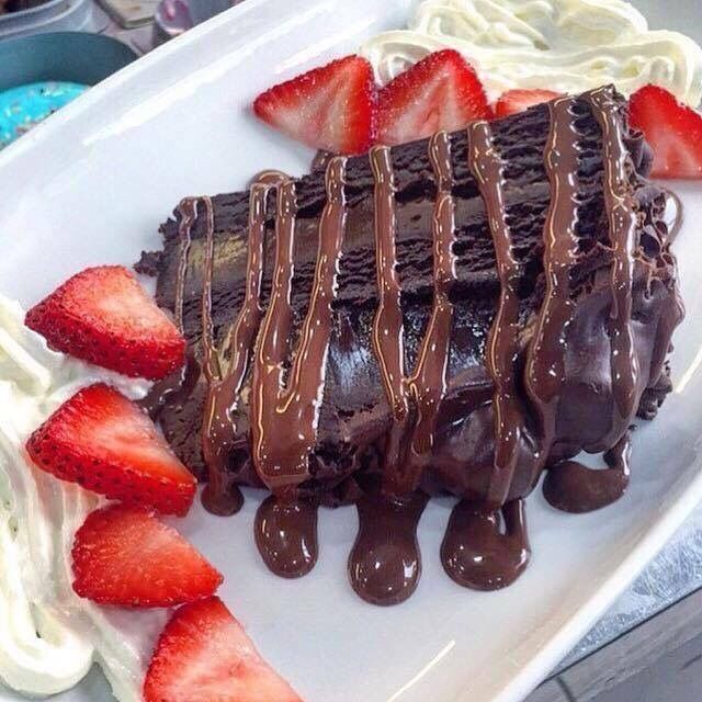 GelatoSheffield's tweet photo. Have your cake and eat it too! 🍫

Order online via the website > https://t.co/RErtbsOu8D

#Sheffield #SheffieldIsSuper #SouthYorksBiz https://t.co/HL3SVDbLSW