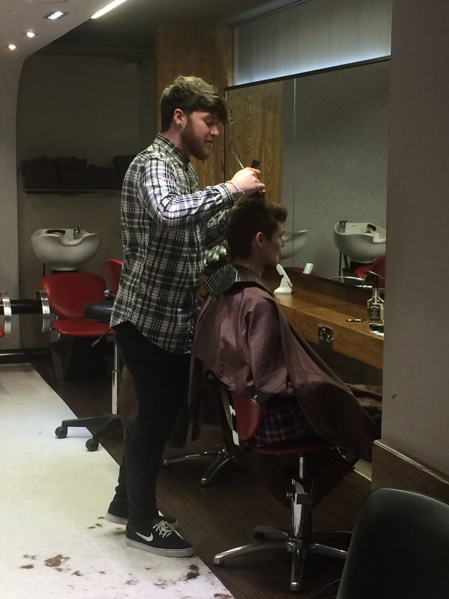 davidjohnsalon's tweet photo. £10 men's hair cuts with Matt, Get booked in online or call the salon 📱💇‍♂️ @davidjohnsalon https://t.co/li161RQGg0