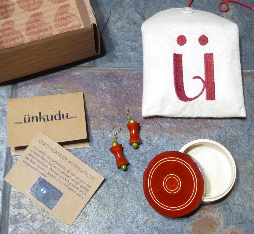 patchouligirl91's tweet photo. Organic &amp; sustainable natural wood earrings by #Unkudu. Handcrafted using natural dyes. https://t.co/HQxDbrcaCv #sustainablefashion #artisan https://t.co/oOOZKJmXyt