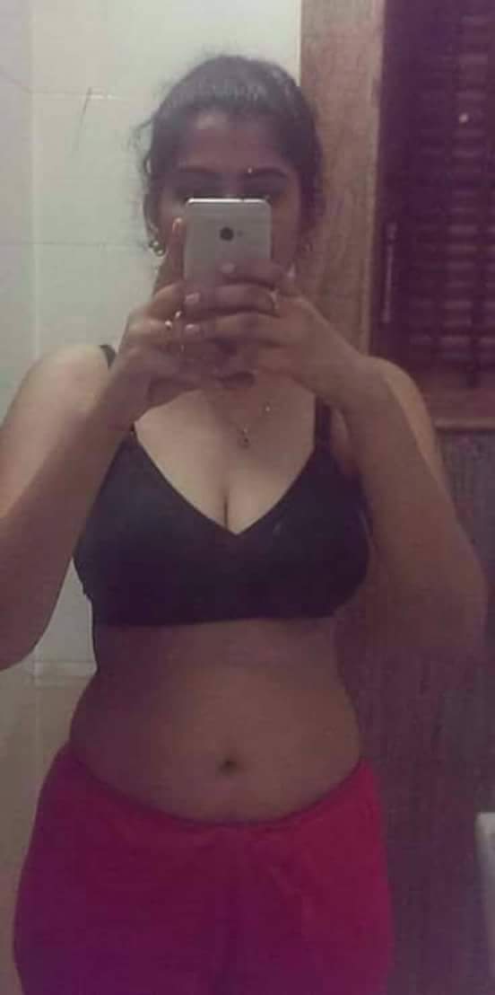 Roshniibabe's tweet photo. Selfie in the night https://t.co/XANve5wEDe