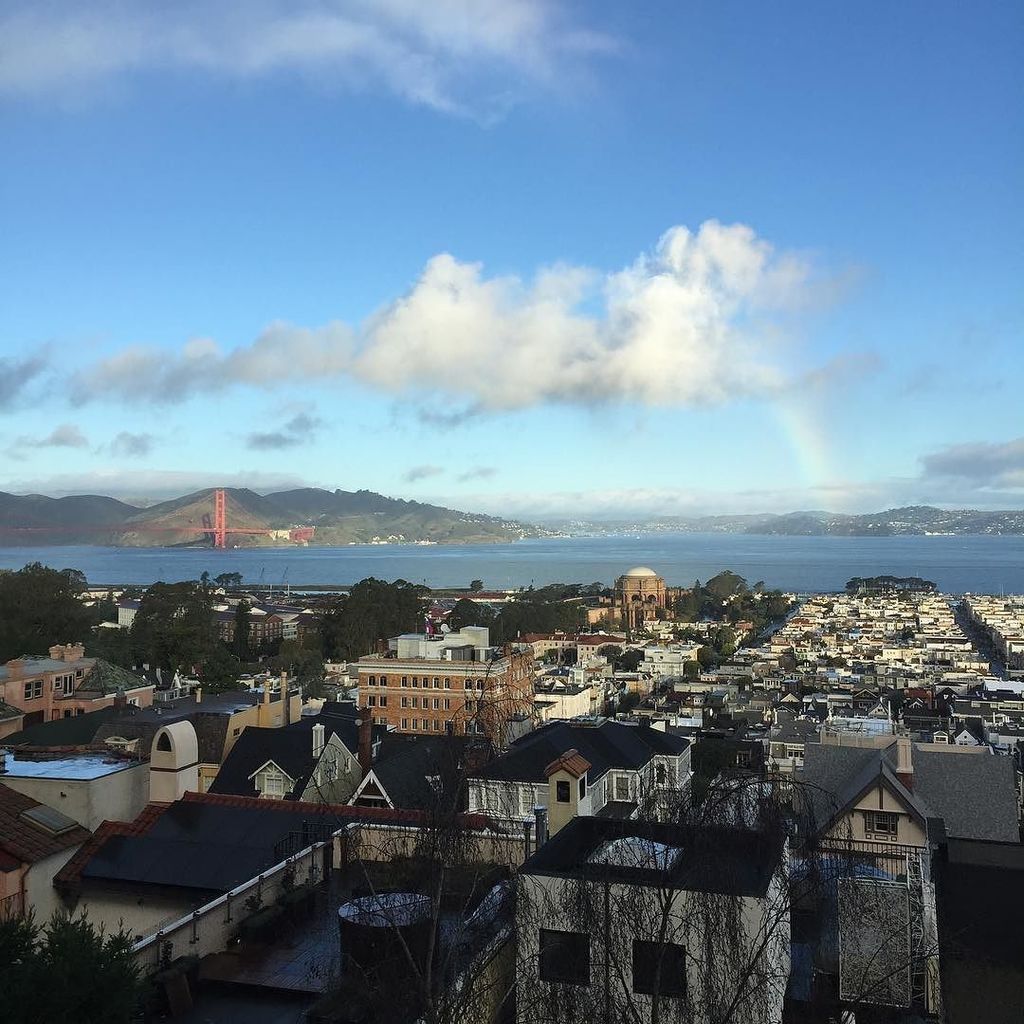 LorenzBaumer's tweet photo. A 🌈 over #sanfrancisco. The hidden treasure at the end of the rainbow is the #Fogartfair @fortmason. Join me there … https://t.co/mSKHDIWdAd