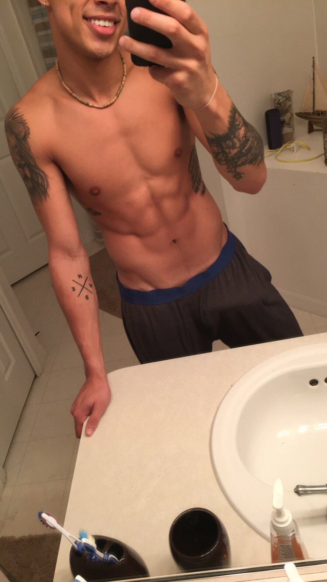 KennyPlenny's tweet photo. Hella late for the #greysweatpantschallenge https://t.co/6QfjxVHQge