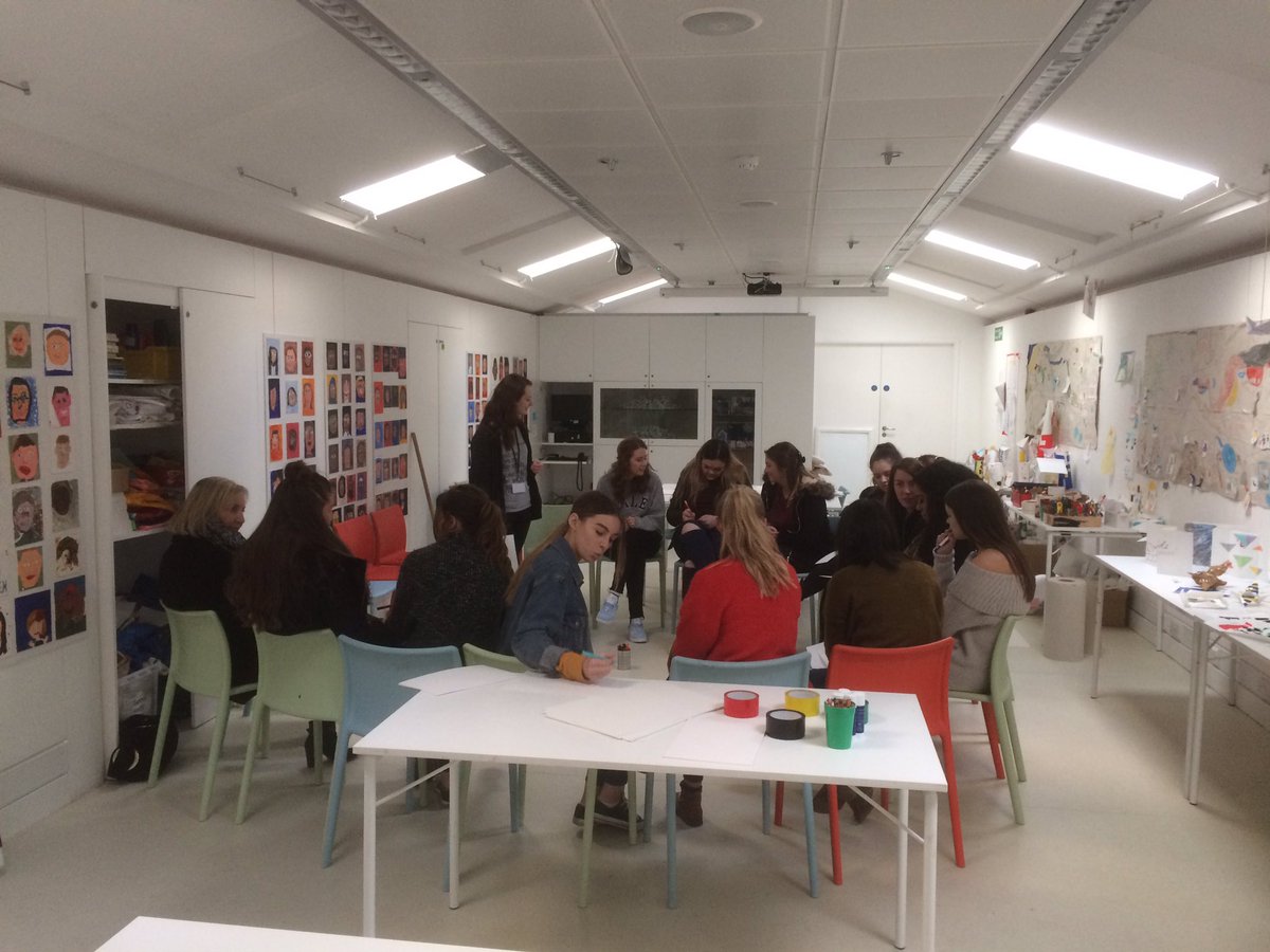 Flintythenomad's tweet photo. Uni of South Wales Student teacher training session @ArtesMundi @BedwyrWIlliams #futurecities #AM7learning https://t.co/z8n2kyk4Dd
