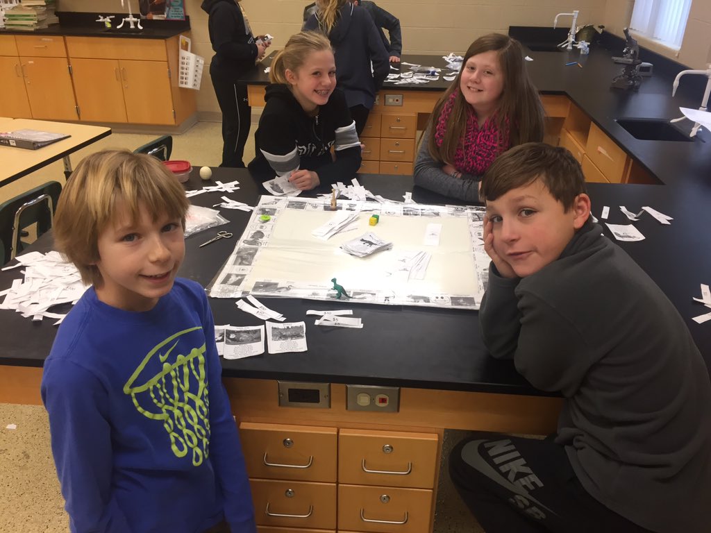SMSMrsUnger's tweet photo. Learning about Michigan Ecosystems playing #ecopoly https://t.co/WoiC18oxsM