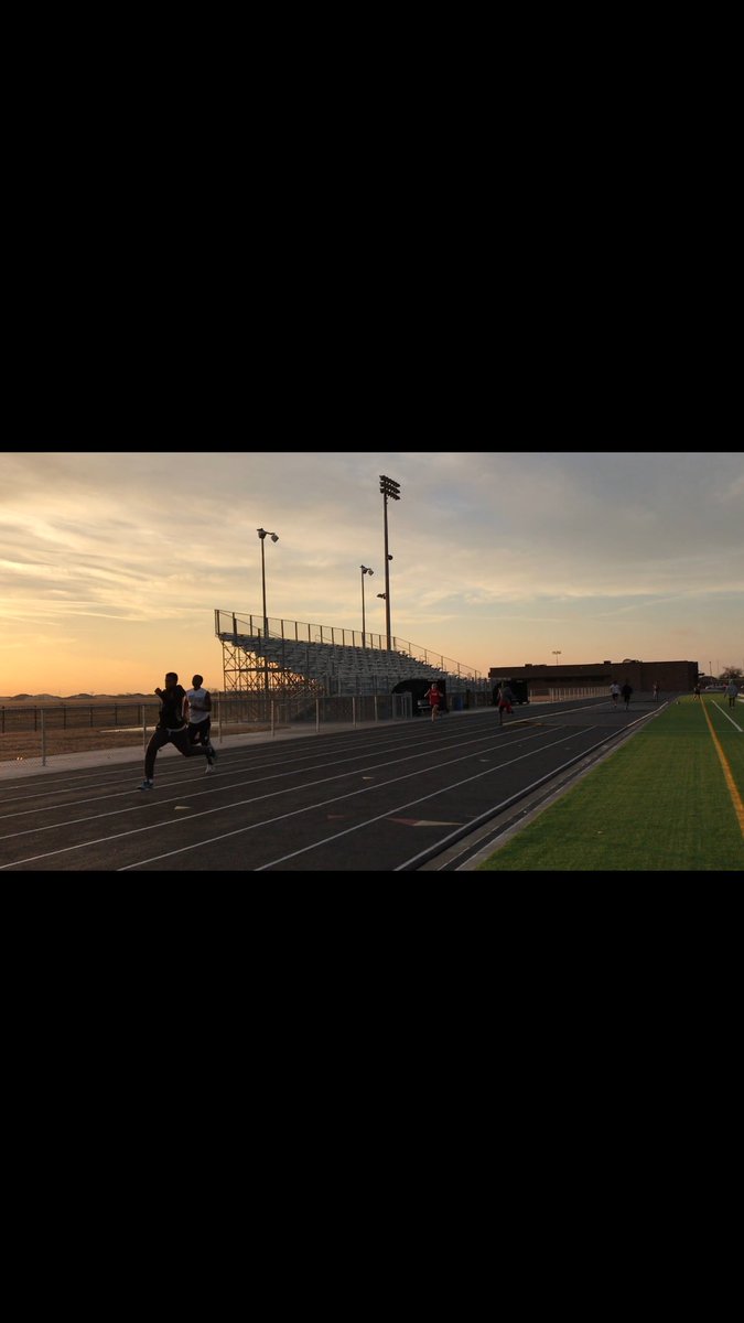 BraswellTrack's tweet photo. Braswell Track getting after it with morning workouts.                              Don't get Out-Worked #braswelltrack #speed @iam_cjb3 https://t.co/2q1wifPN4p