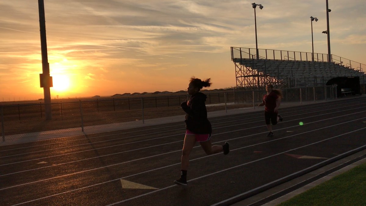 BraswellTrack's tweet photo. Braswell Track getting after it with morning workouts.                              Don't get Out-Worked #braswelltrack #speed @iam_cjb3 https://t.co/2q1wifPN4p
