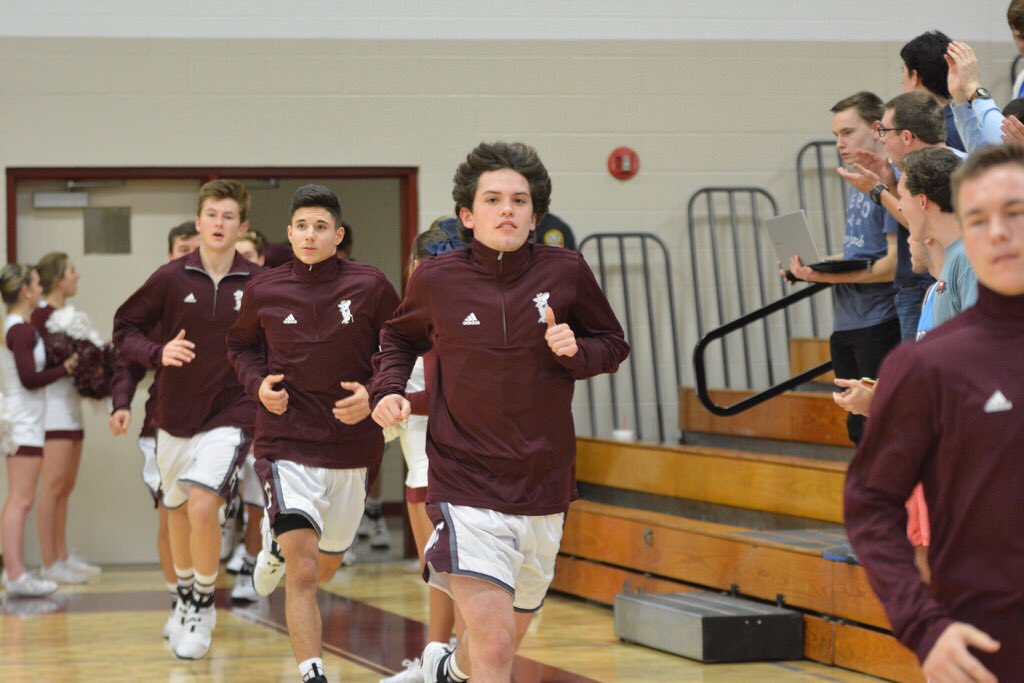 fhsflagship's tweet photo. FRIDAY WE PLAY CENTENNIAL @ HOME😂😂

GAME STARTS @ 6 GET THERE EARLY TO GET A GOOD SPOT😝

MAROON OUT💦

WE HAVE TO PACK THE GYM😳

LETS GOOO🍴🍴🍴 https://t.co/byUb4Av20J