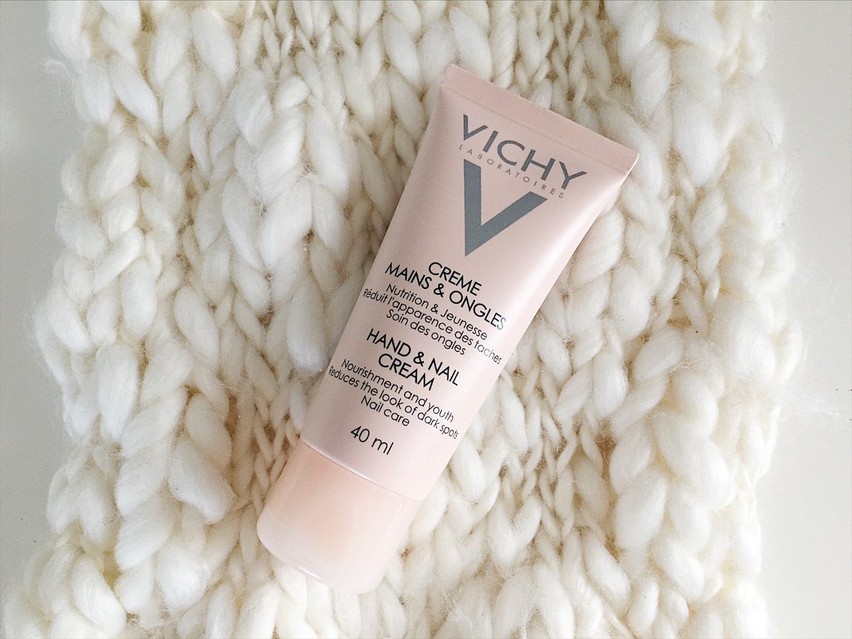 La Crème Mains &amp; Ongles #IdealBody de #Vichy hydrate tout en réduisant les signes du vieillissement <a href="/VichyCanada/">Vichy Laboratoires Canada</a> petitspotsetcoquetteries.com/2017/01/creme-…