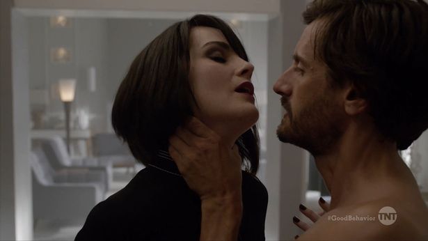 Michelle Dockery Says Goodbye To Downton Abbey With Steamy Sex Scene In New Us Tv Show