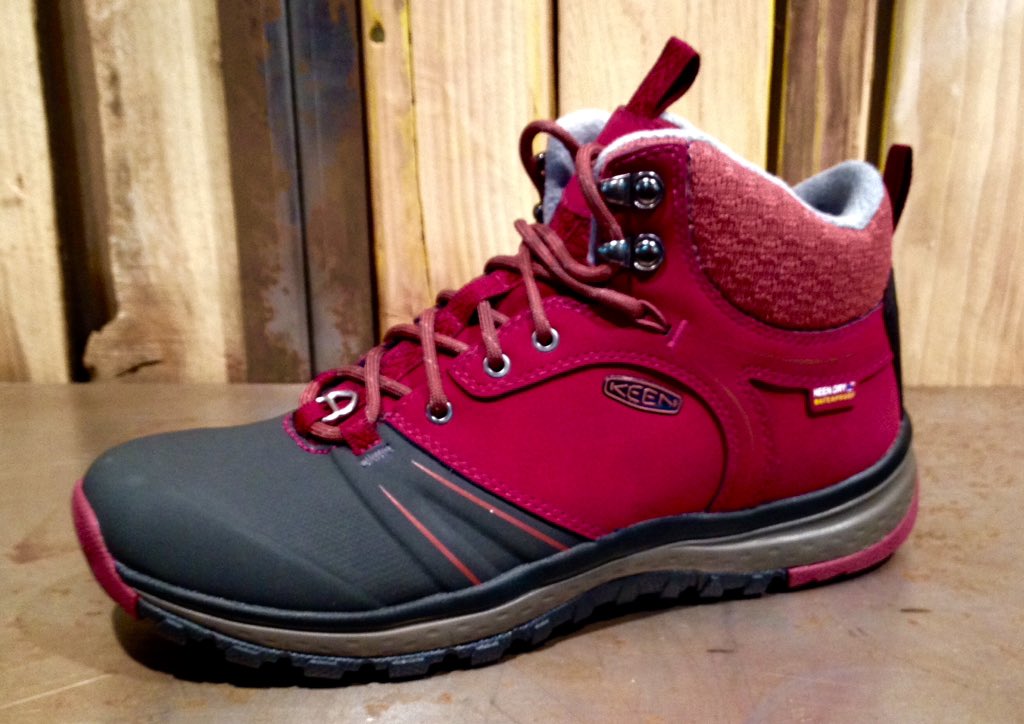 TheGearJunkie's tweet photo. The @KEEN Terradora Winter Shell "drivable" winter boot. Gaiter compatible, 200g insulation, lower cut. #ORWM17 https://t.co/GJGIDFPXsZ