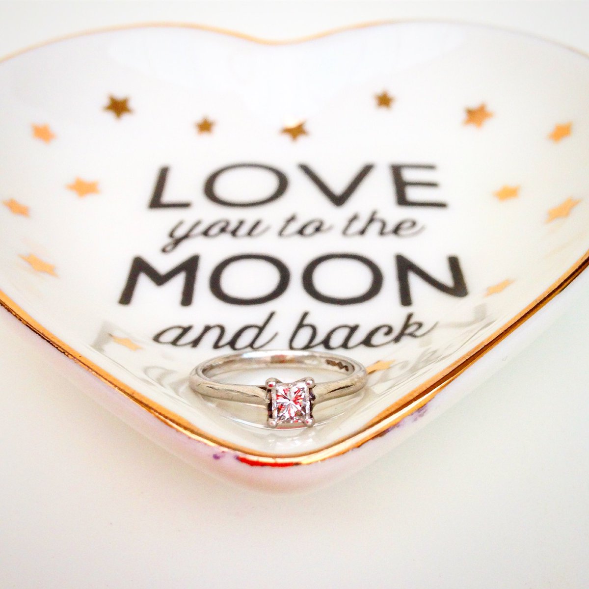 CluedupBride's tweet photo. #Hubby brings me this little dish home today to keep my ring safe whilst I do my #DIYwedding projects. Awww ❤️ #marriedlife #engagedmentring https://t.co/JsW882rDPs