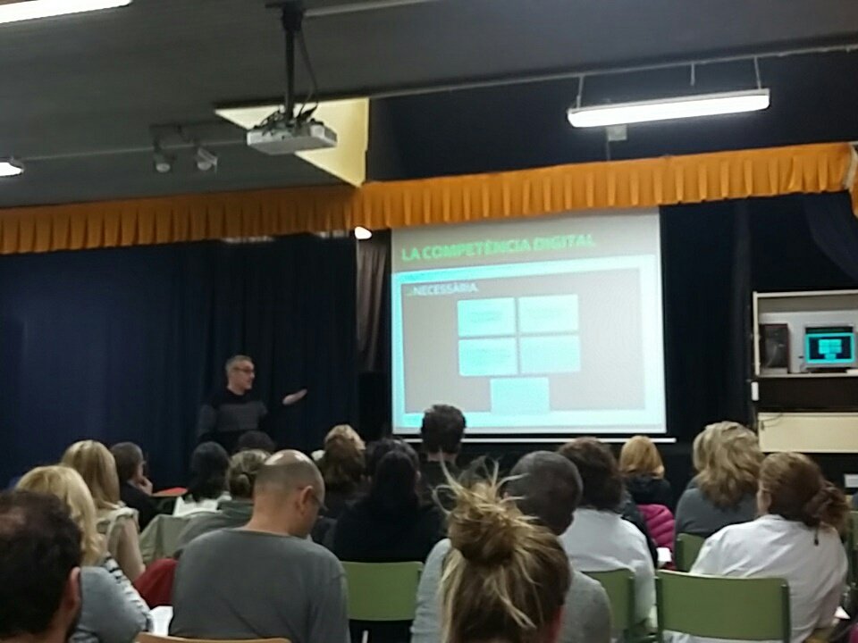 El mòbil a les aules, el tema d'enguany de la Formació Interna de Centre de l'INS Gallecs. <a href="/goiasso/">Jordi Ballester</a>